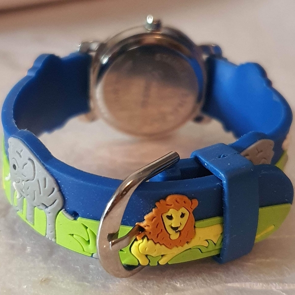 🦋10/$20🦋 Geneva Silver/Blue Lion Unisex Kids Watch - Picture 5 of 6
